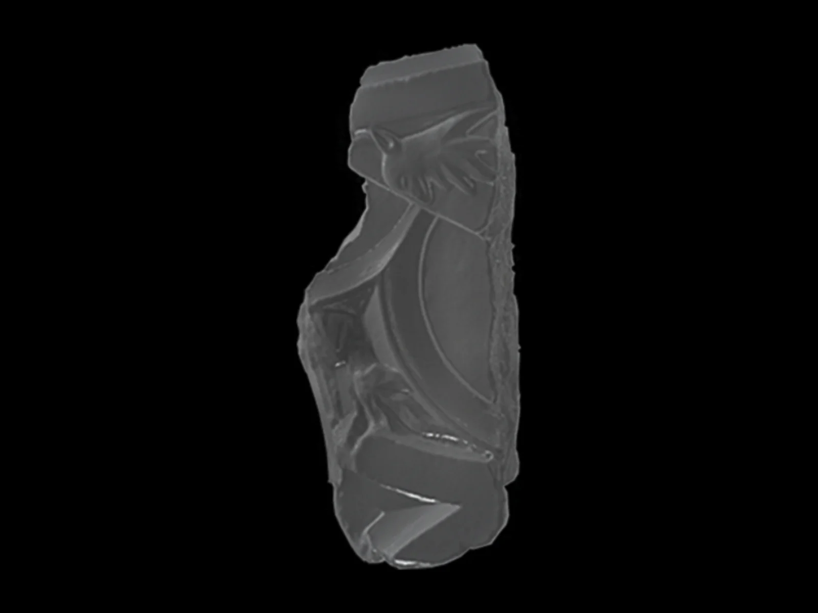 Grey 3D scan of the fragment, with the carved creature near the top