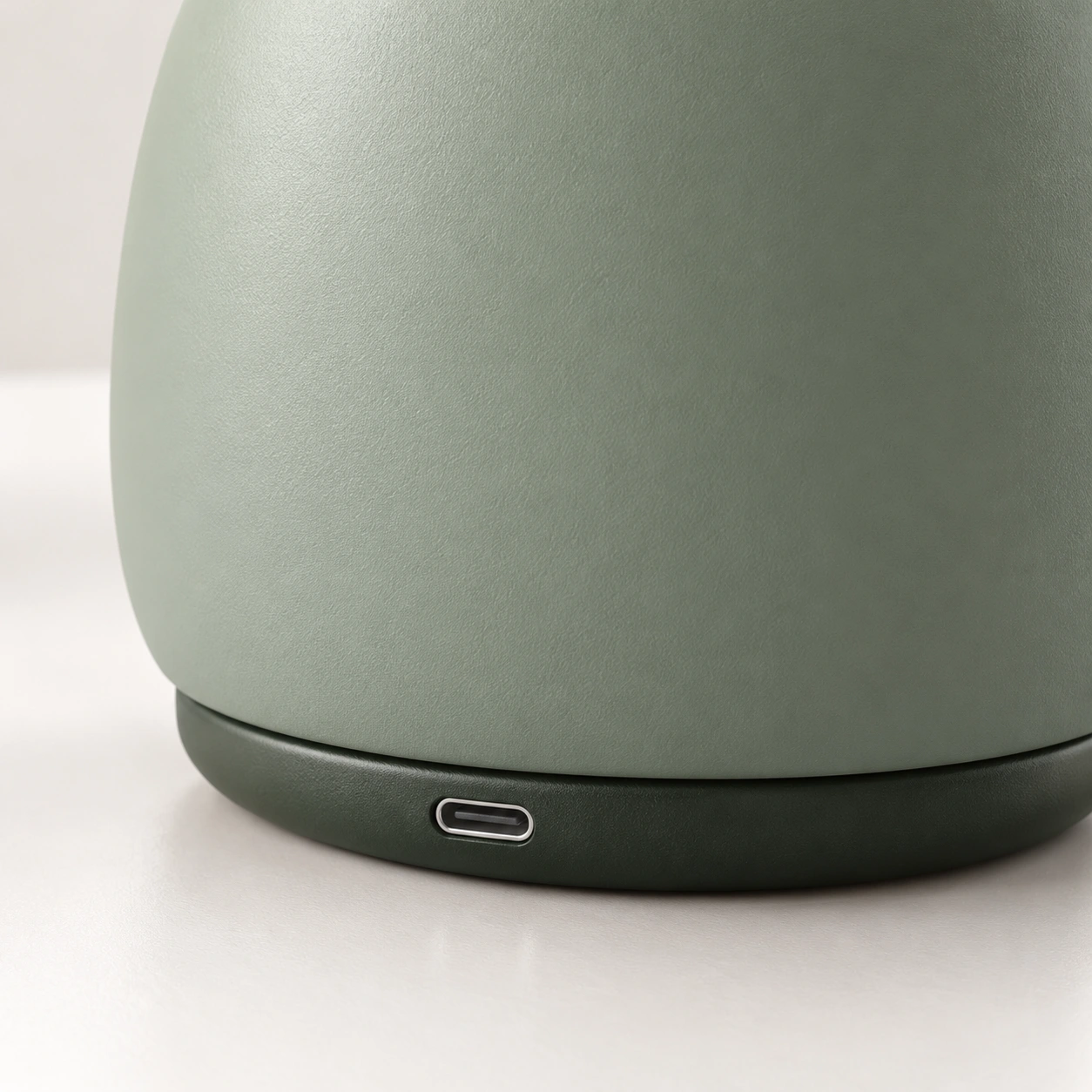 Sway Charging / a port in the lower rim